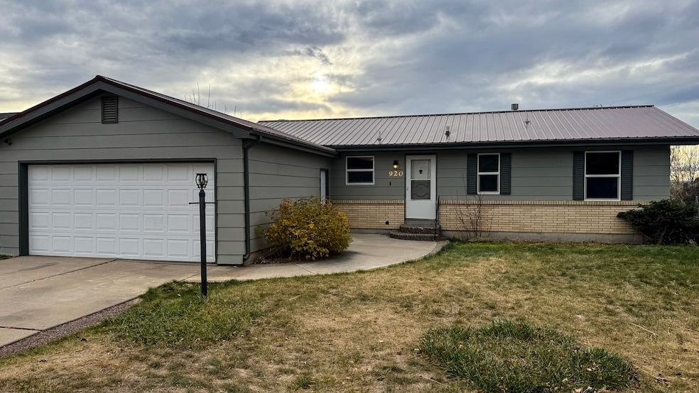 920 Avenue E NW, Great Falls, MT 59404 - photo 1