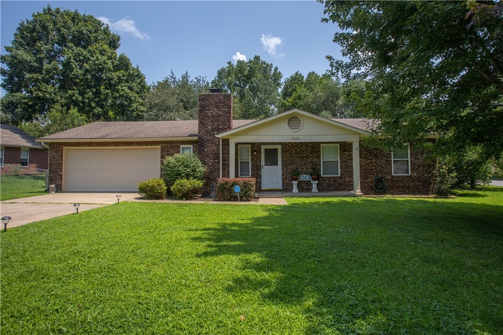 1236 S Nelson Dr, Fayetteville, AR 72701 - photo 1