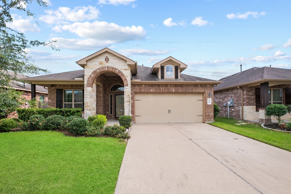 306 Kendall Crest Dr, Alvin, TX 77511 - photo 1