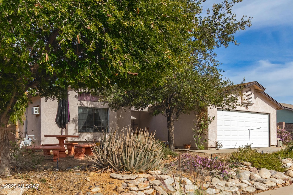 6874 N De Chelly Loop