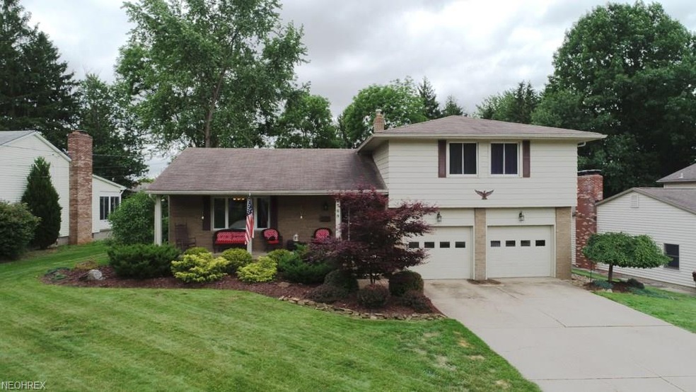 BEAUTIFUL 4-BEDROOM HOME IN APPLEWOOD ACRES LOADED