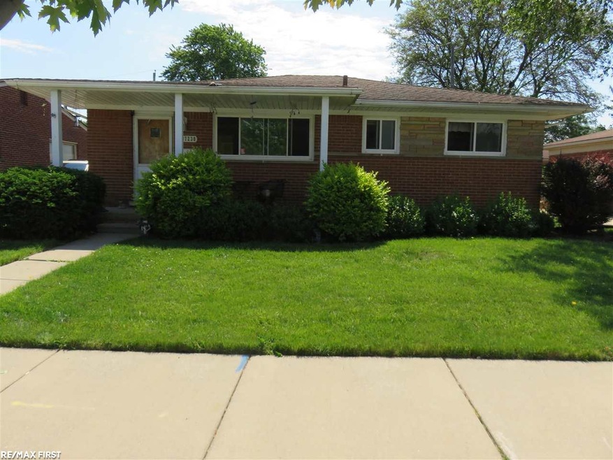 27230 W Crestmont St, Roseville, MI 48066 - photo 1