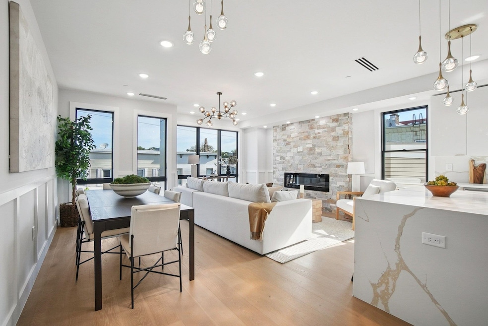 Pending $899,000 • Co-Listing Agent