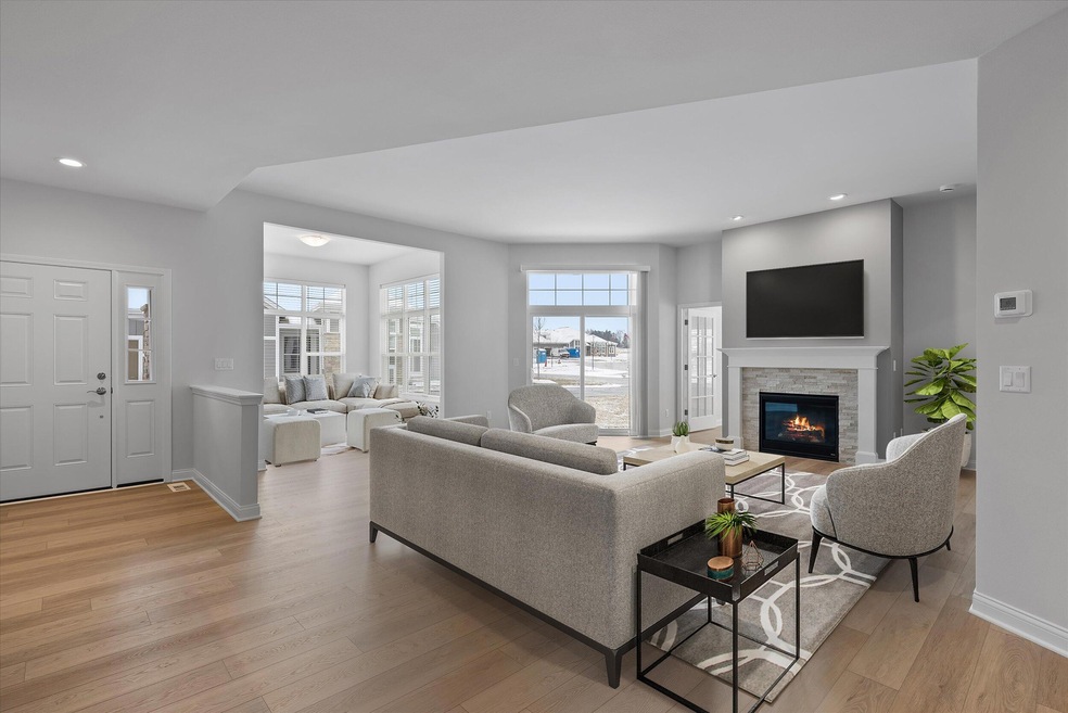 889 S Verona Cir unit 85, Grafton, WI 53024 - photo 1