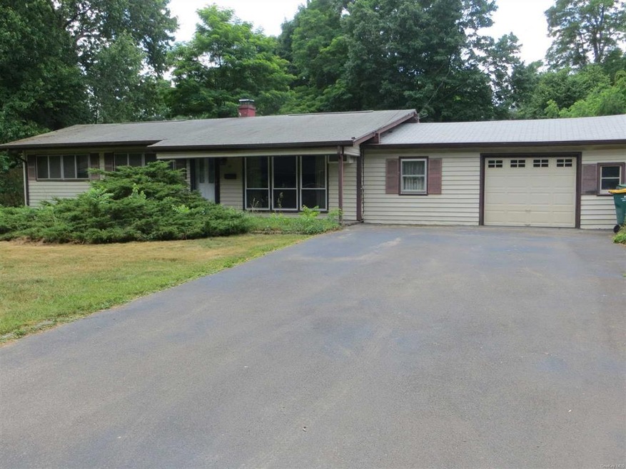 14 Princeton St, Red Hook, NY 12571 - photo 1