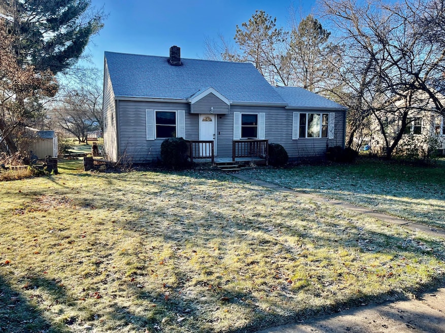 504 Mitchell St, Coleraine, MN 55722 - photo 1