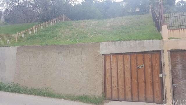 Front view of the property that extends back to th