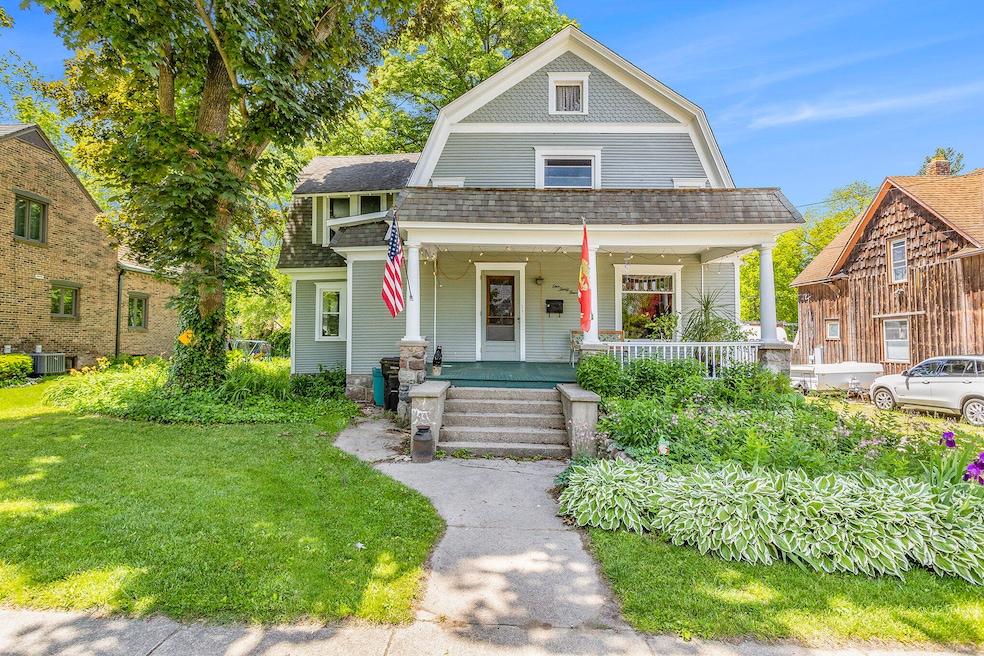 003_134_s_howell_st_hillsdale_mi_49242_4