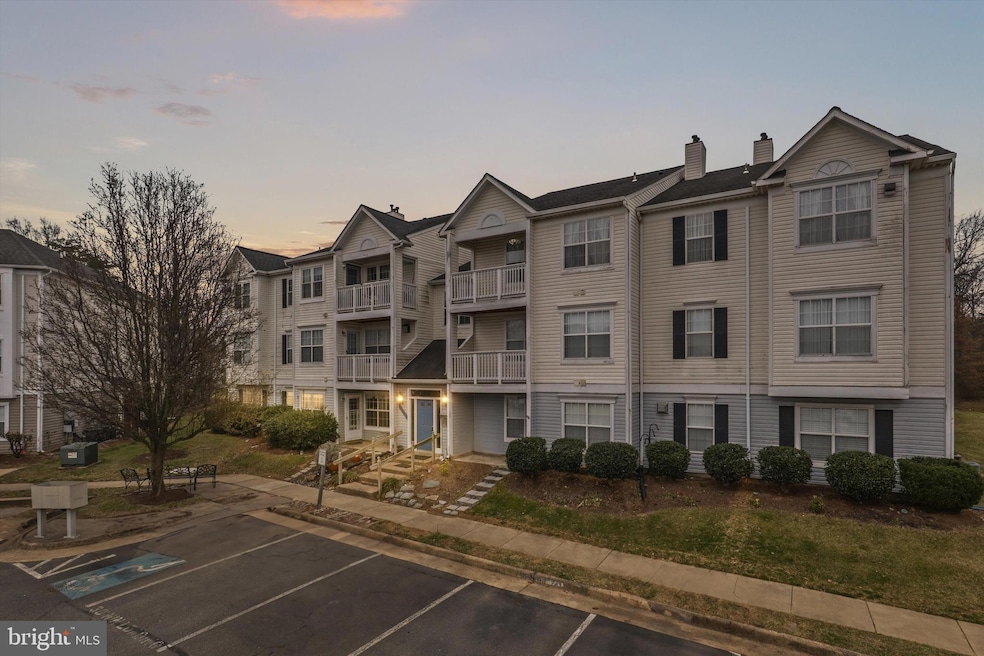 8058 Lisle Dr unit 101, Manassas, VA 20109 - photo 1