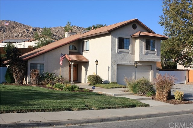 North side Beauty with large lot. RV parking. Loca