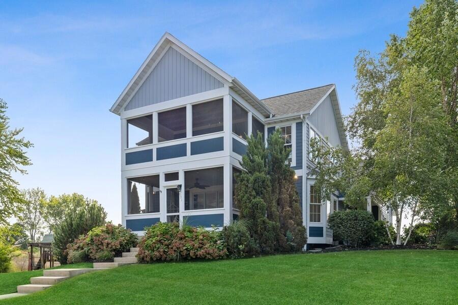01_631UptonDrive_571_FrontView_LowRes