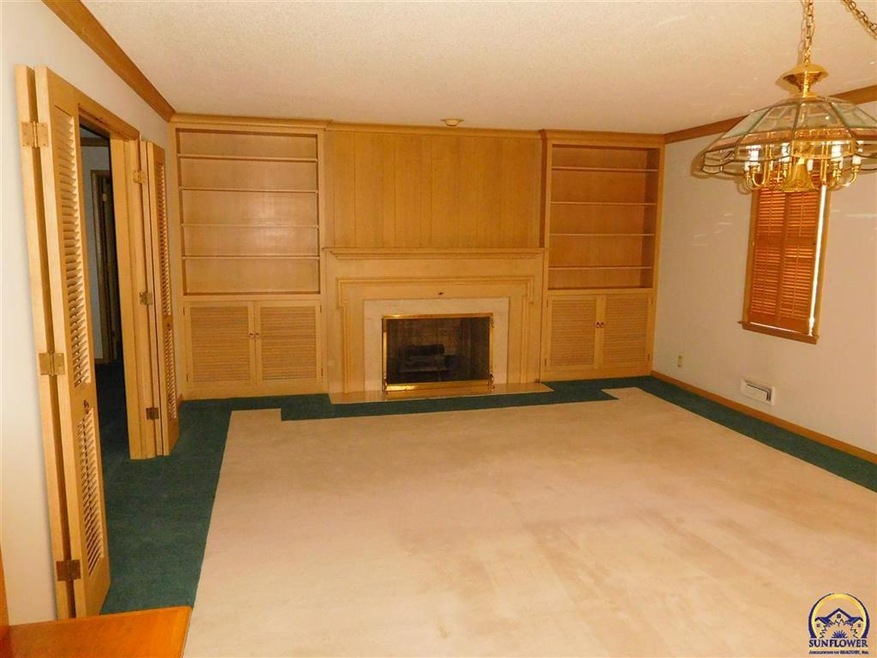 2823 SW Burlingame Rd, Topeka, KS 66611 - photo 1