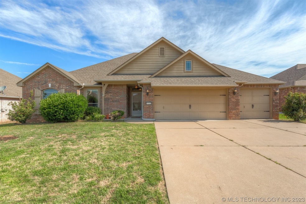 3318 E Fairmont Place, Broken Arrow, OK 74014 - photo 1