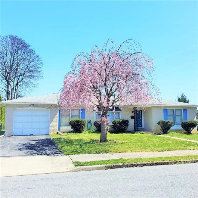 1017 N Poplar St, Whitehall, PA 18052 - photo 1