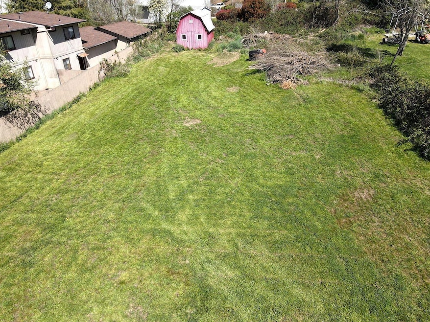 2060 NE Fairview Ave, Grants Pass, OR 97526 - photo 1