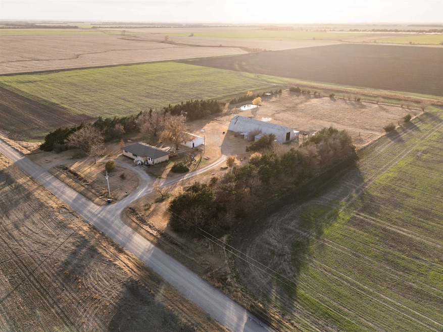 631 S Maize Rd, Wellington, KS 67152 - photo 1