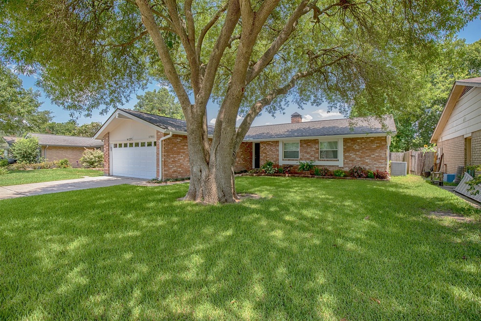 17011 Barcelona Dr, Friendswood, TX 77546 - photo 1