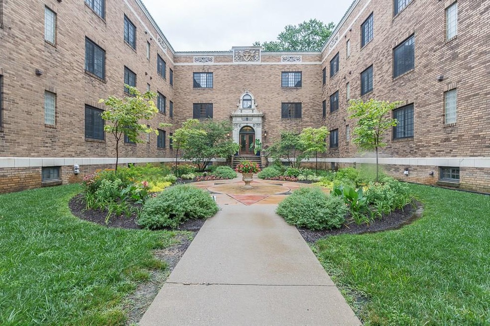 5347 N College Ave unit 301, Indianapolis, IN 46220 - photo 1