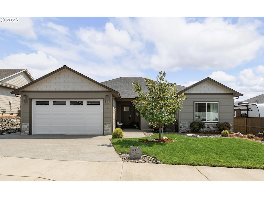 832 Sand Pines Ave, Sutherlin, OR 97479 - photo 1