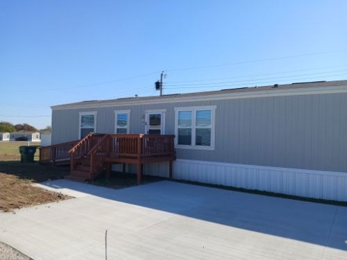 3803 Highway 180 E Trlr 26 unit 26, Mineral Wells, TX 76067 - photo 1