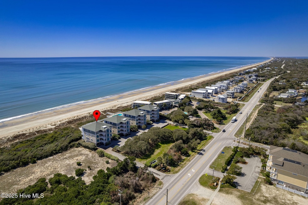 Waterfront condo in Pine Knoll Shores