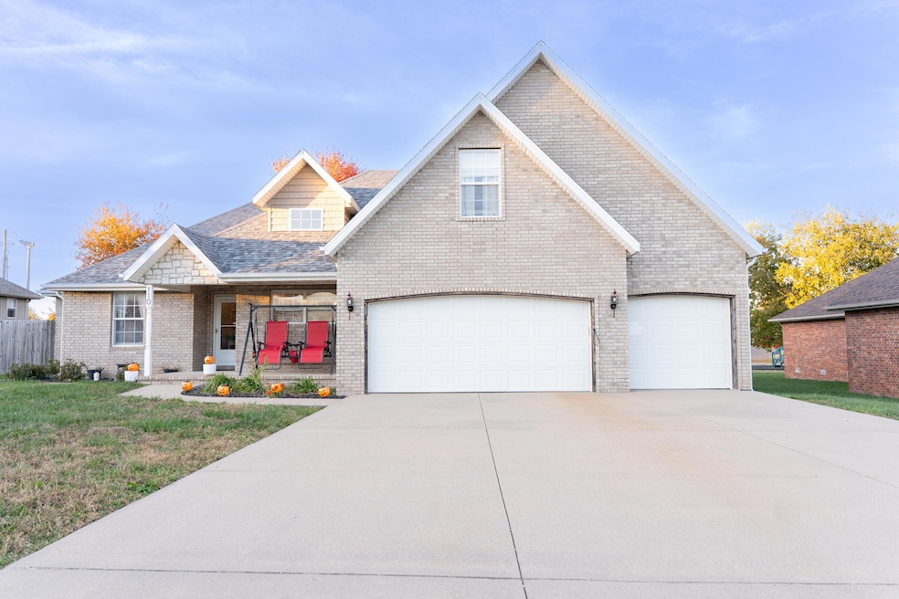 110 Deer Run, Willard, MO 65781 - photo 1