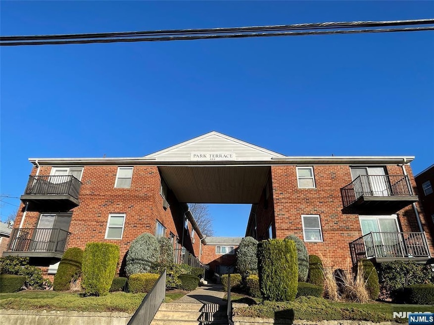 322 Park St unit 9, Hackensack, NJ 07601 - photo 1
