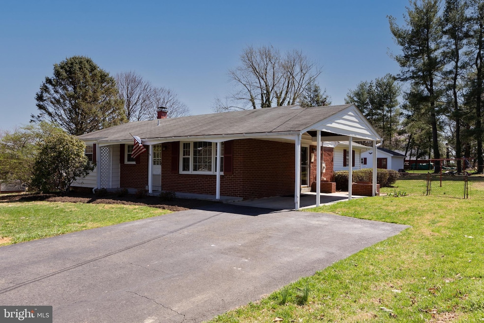 4 Hampton Rd, Round Hill, VA 20141 - photo 1