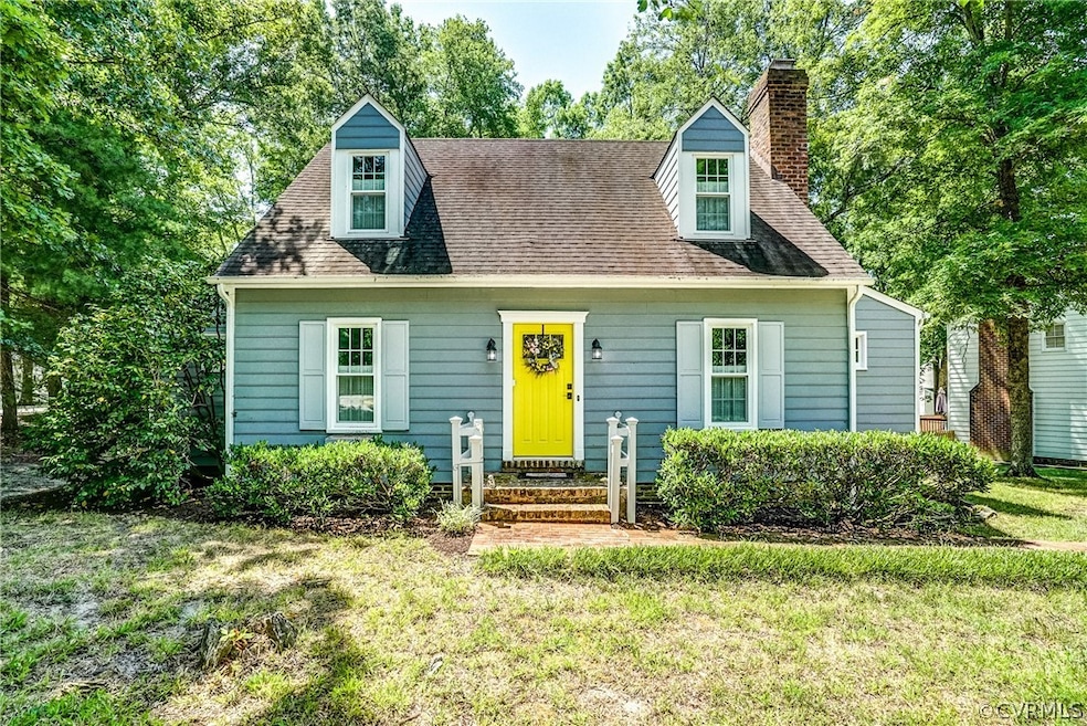 Cape cod-style house featuring a front lawn