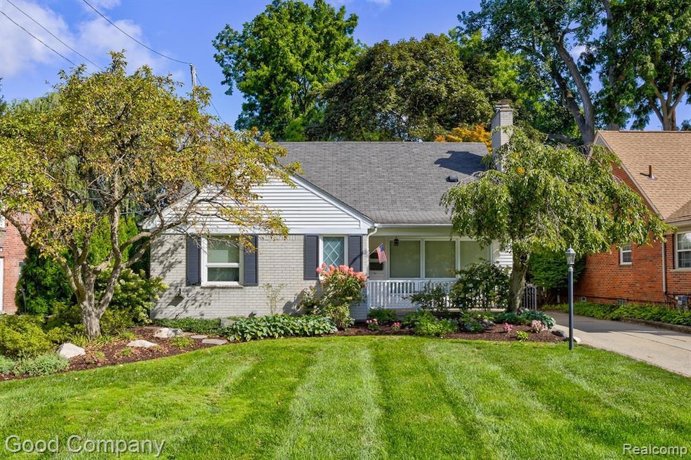 3303 Vinsetta Blvd, Royal Oak, MI 48073 - photo 1