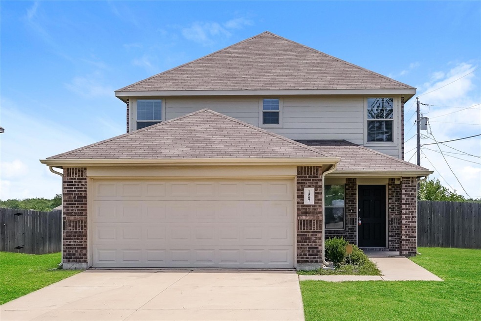 1507 Bobolink, Ennis, TX 75119 - photo 1