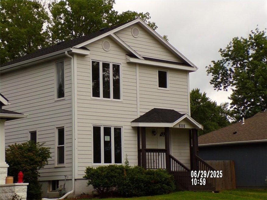 608 S Locust St, Ottawa, KS 66067 - photo 1