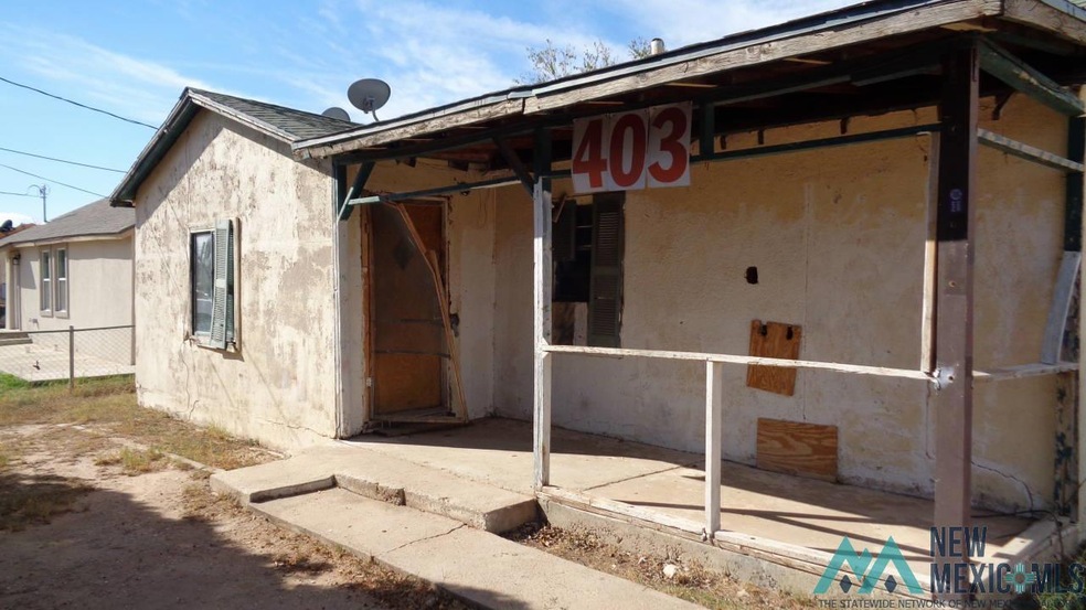 403 N Maple St, Carlsbad, NM 88220 - photo 1