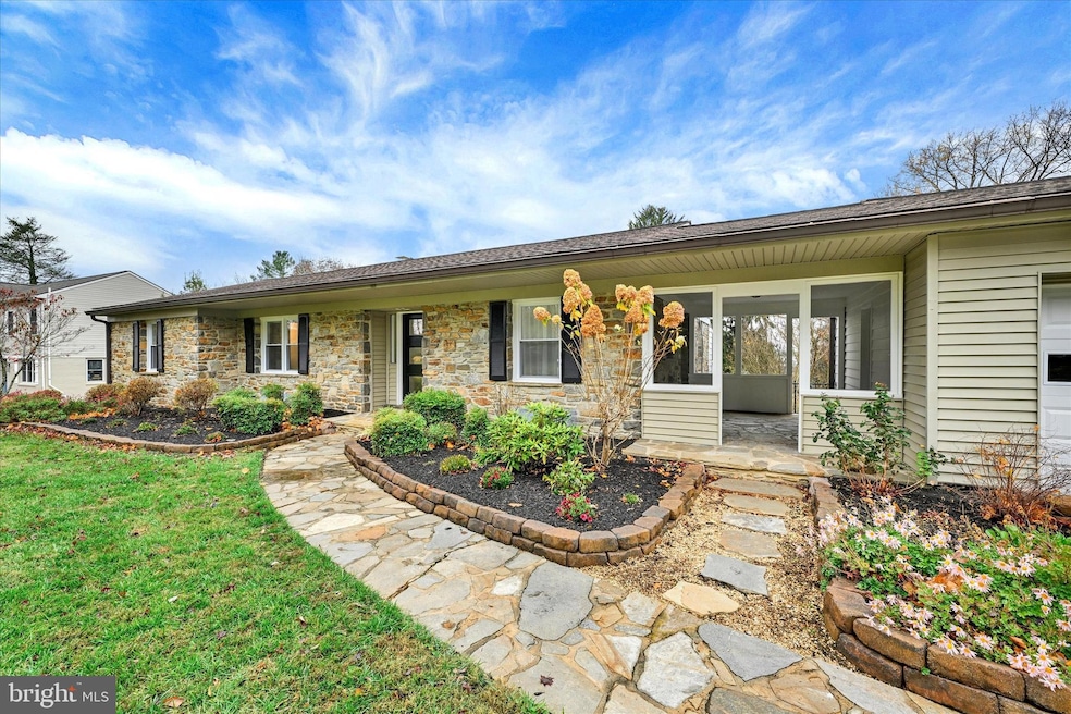 Pending $799,900 • Co-Listing Agent