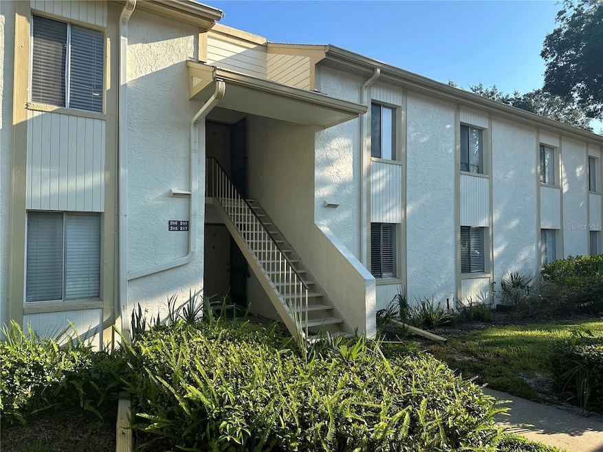 207 Palmetto Ct, Oldsmar, FL 34677 - photo 1