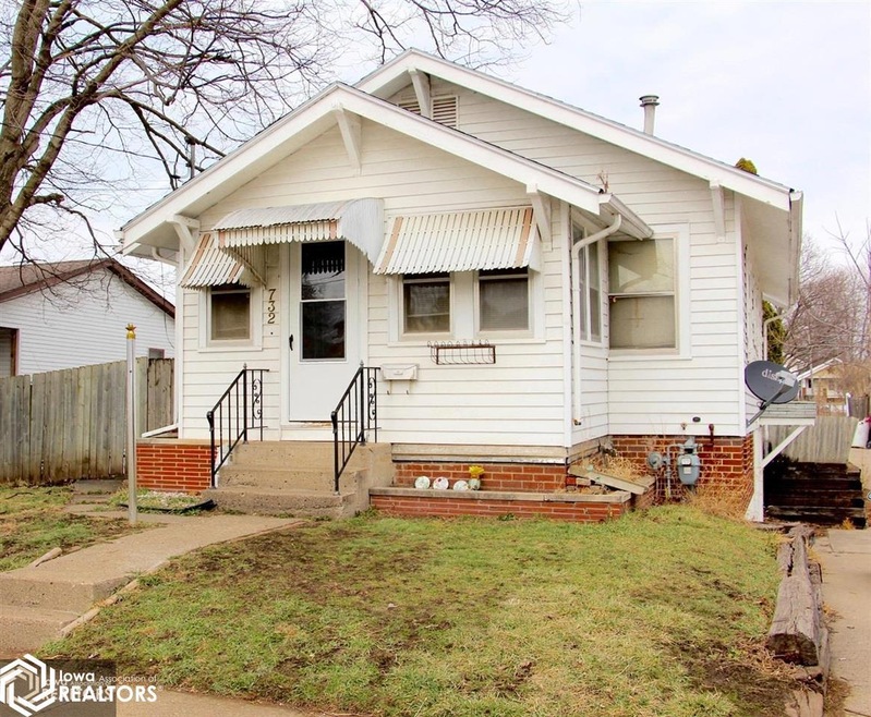 732 S 5th Ave E, Newton, IA 50208 - photo 1