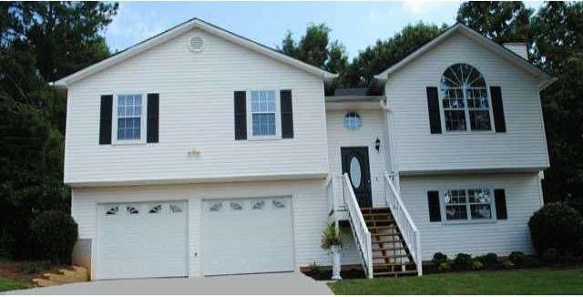 Exterior Front. Beaitoful vinyl siding