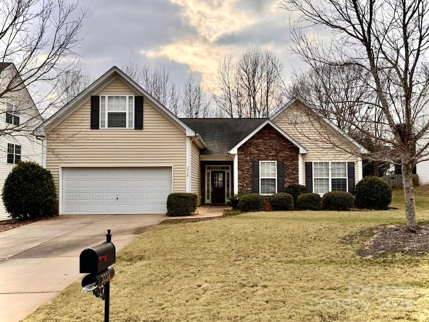 3234 Queensland Ct, Fort Mill, SC 29707 - photo 1