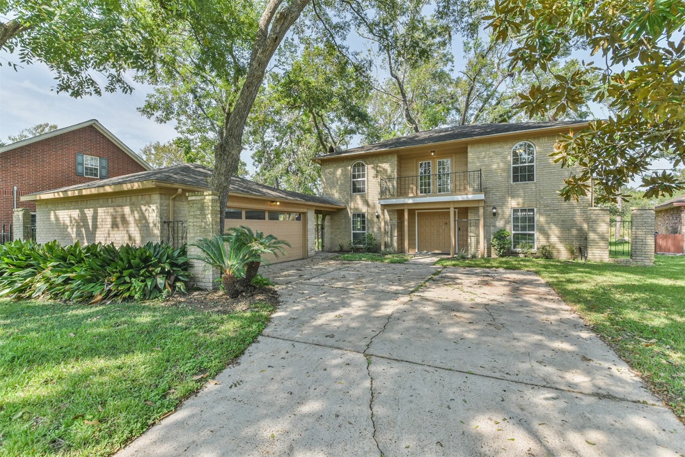 316 Saint Cloud Dr, Friendswood, TX 77546 - photo 1