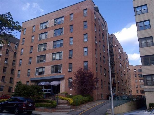 Tibbets Park unit 2C, White Plains, NY 10601 - photo 1