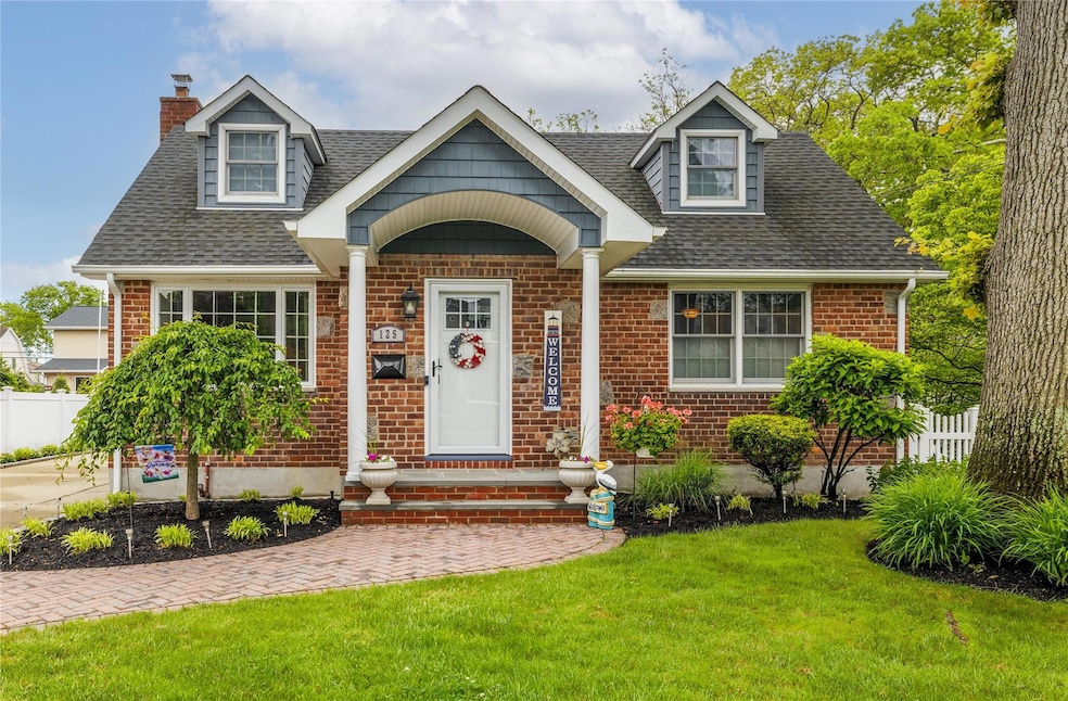 Sold $935,000 • Co-Listing Agent