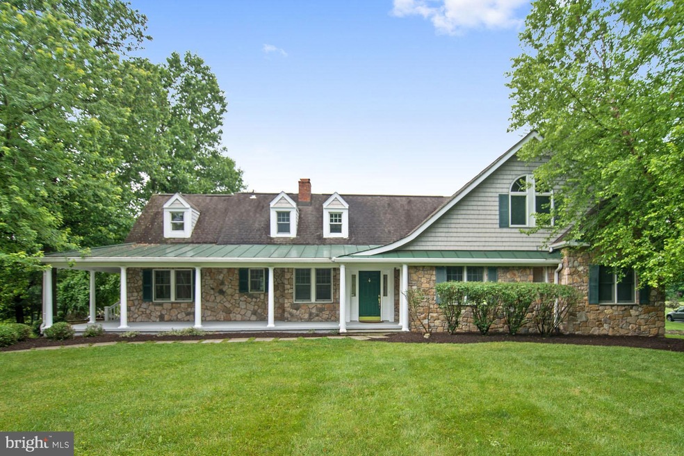 11125 Oakton Rd, Oakton, VA 22124 - photo 1