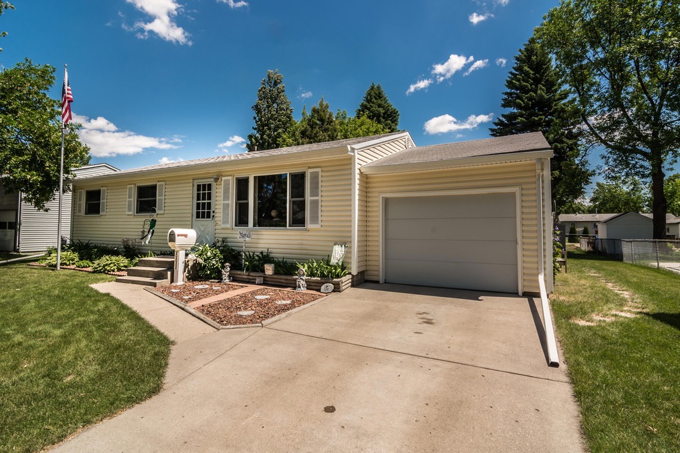 1111 S 19th St, Grand Forks, ND 58201 - photo 1