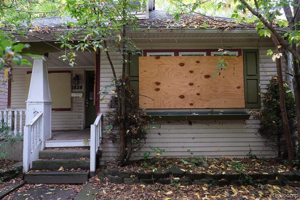 1824 Davis Ave, Lansing, MI 48910 - photo 1