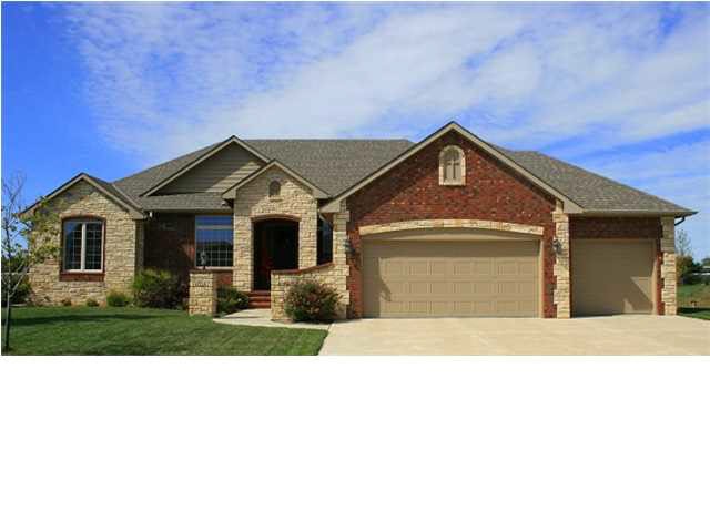 Gorgeous, custom-built home on the golf course!
