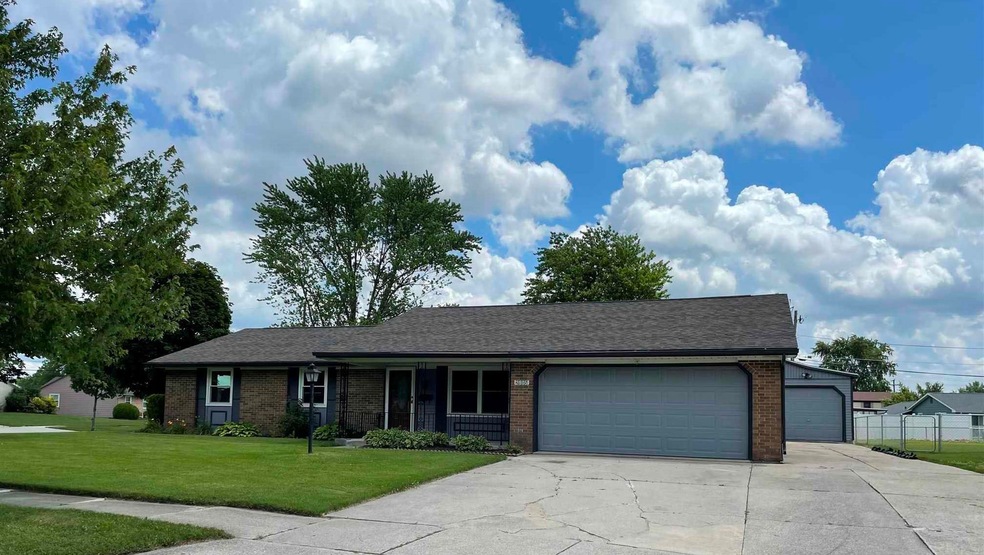 2905 Shalimar Cir, Fort Wayne, IN 46808 - photo 1