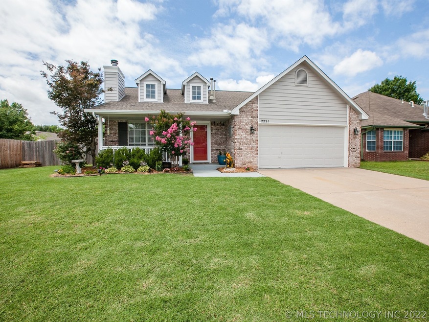 2221 W Mobile Place, Broken Arrow, OK 74011 - photo 1