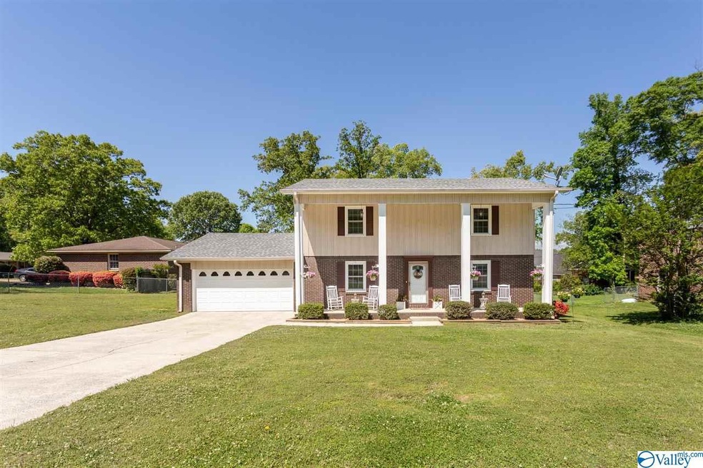 122 Nottingham Rd, Rainbow City, AL 35906 - photo 1