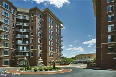 4490 Market Commons Dr unit 702, Fairfax, VA 22033 - photo 1