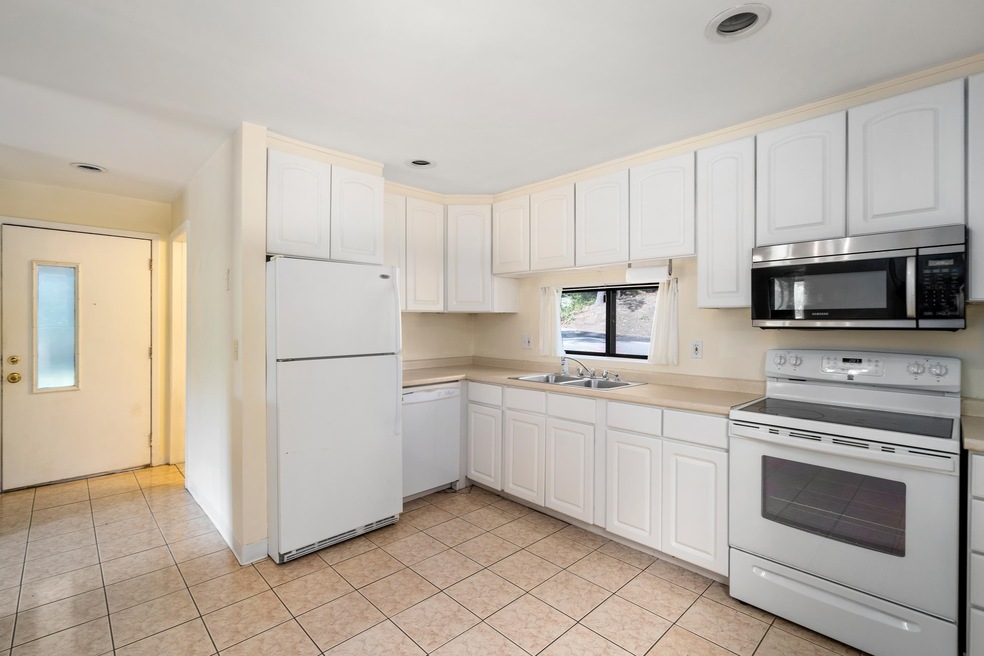 111 Coburn Ave unit U84J, Nashua, NH 03063 - photo 1